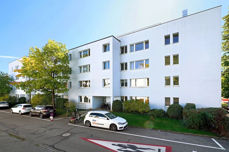 Tolle 2 Zimmer-Wohnung mit gedecktem Sitzplatz und Gartenanteil