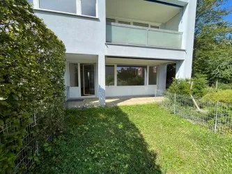 Tolle 2 Zimmer-Wohnung mit gedecktem Sitzplatz und Gartenanteil