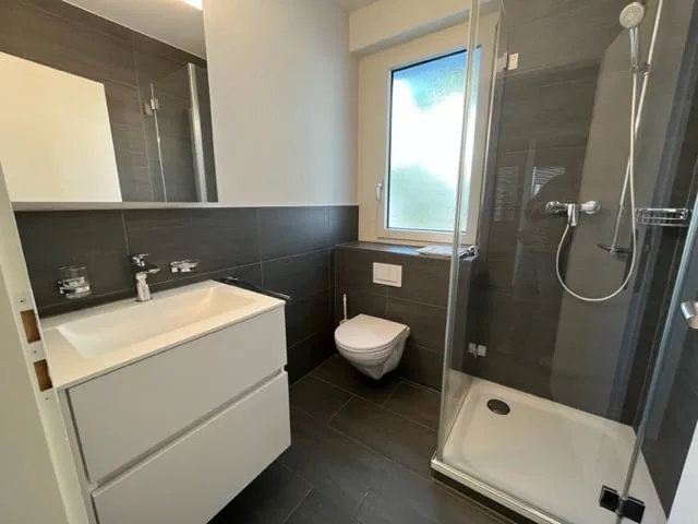 Tolle 2 Zimmer-Wohnung mit gedecktem Sitzplatz und Gartenanteil