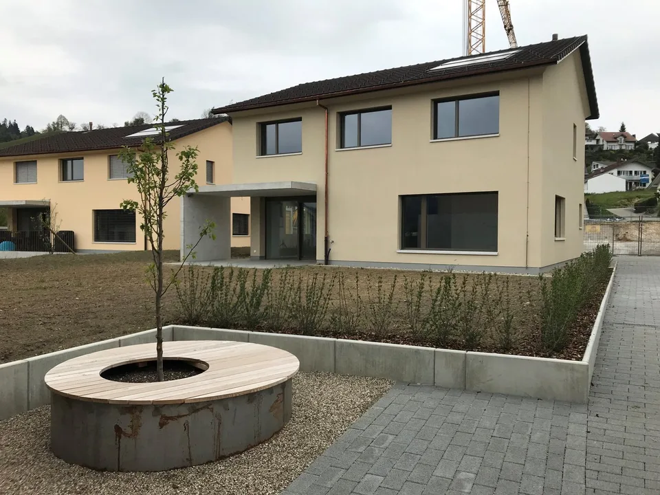 ZU VERMIETEN - Einfamilienhaus mit viel privatem Umschwung!