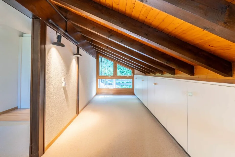 7.5-room living experience with gallery, lift, and pool on the edge of the forest