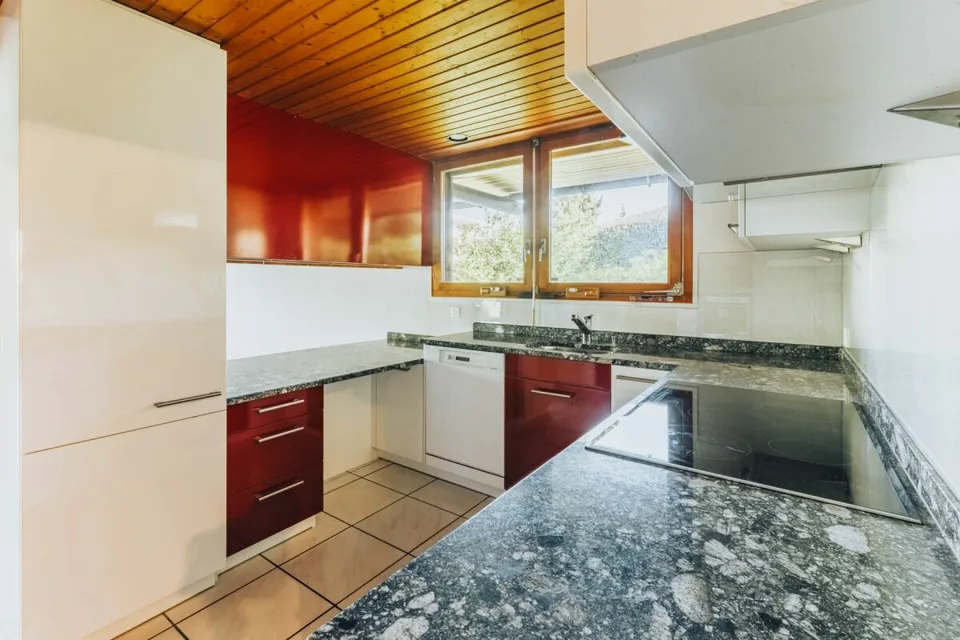 7.5-room living experience with gallery, lift, and pool on the edge of the forest