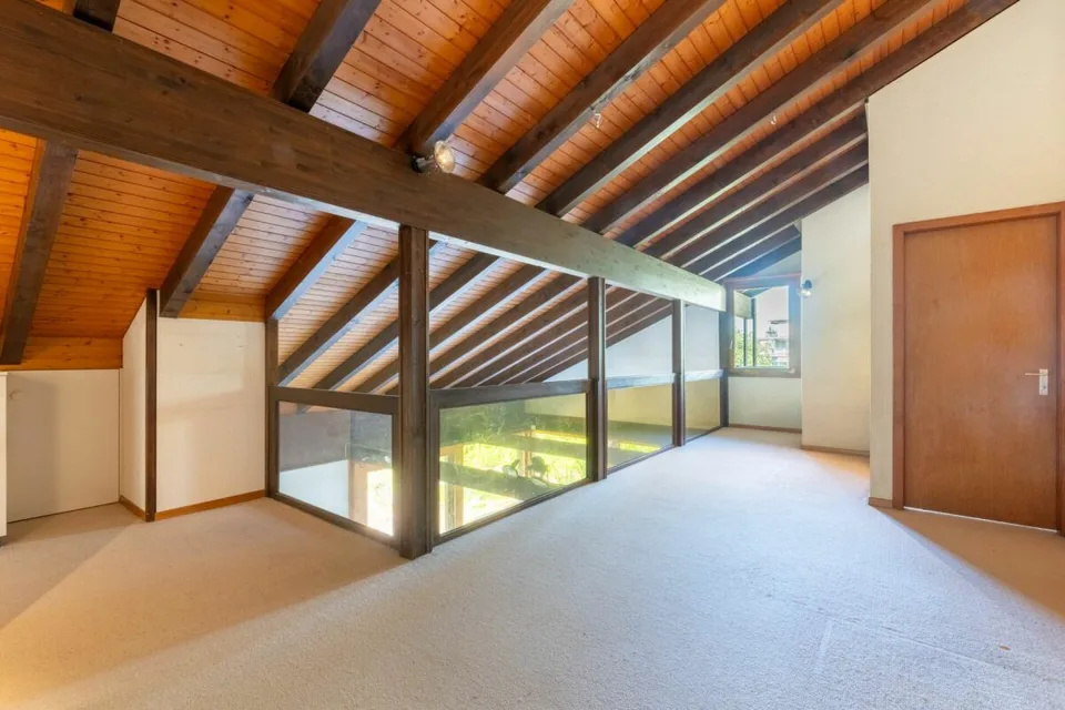 7.5-room living experience with gallery, lift, and pool on the edge of the forest