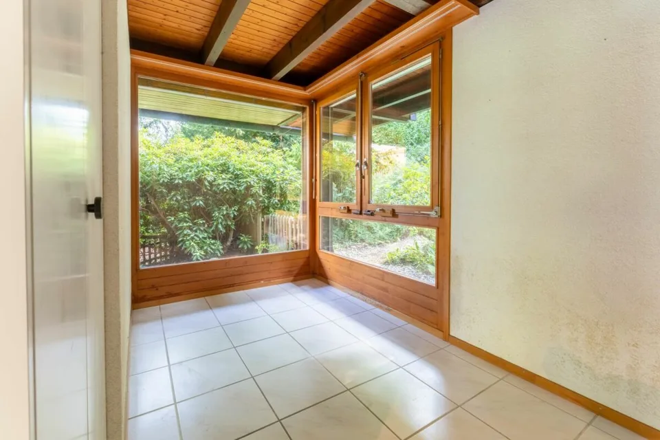 7.5-room living experience with gallery, lift, and pool on the edge of the forest