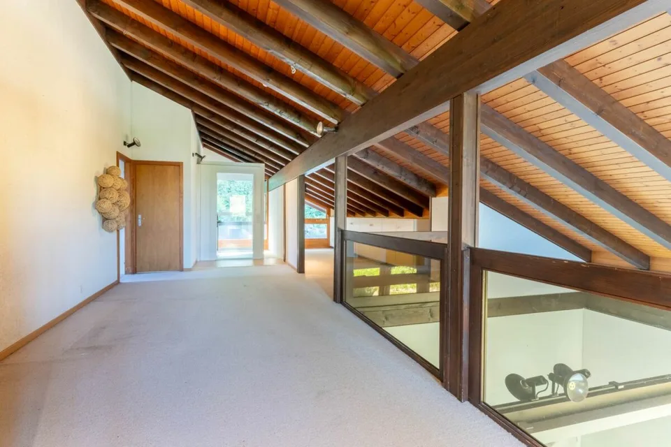 7.5-room living experience with gallery, lift, and pool on the edge of the forest