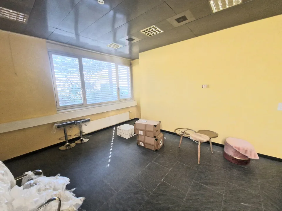 For rent in Ascona - 3 functional offices shared with medical studio