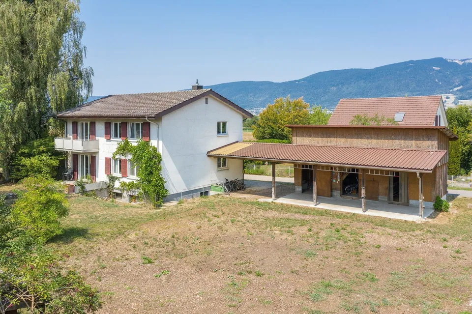 Grosses Einfamilienhaus mit Stall