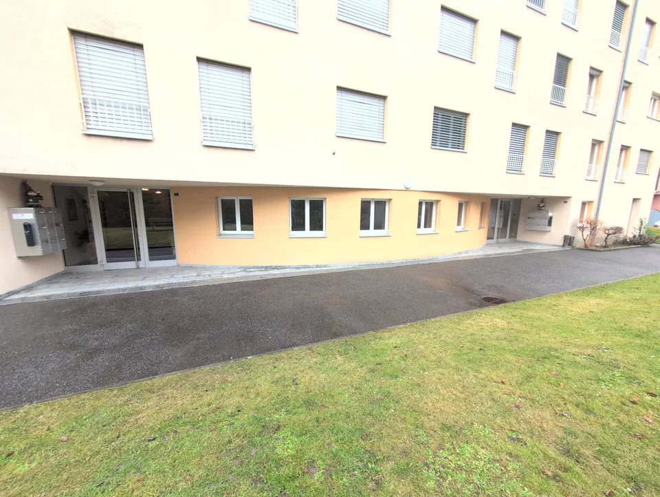 À louer ! Un local polyvalent, en plein centre de Fully !