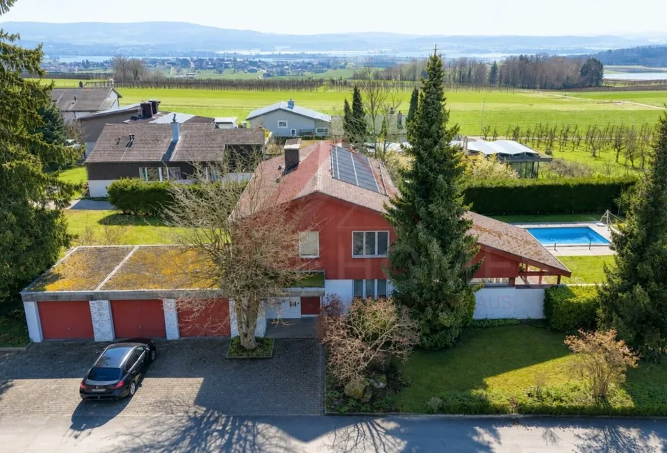 Exklusives Einfamilienhaus mit Pool, Sauna, Seesicht und 1'443 m² Grundstück in Gerolfingen