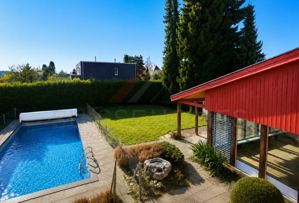 Exklusives Einfamilienhaus mit Pool, Sauna, Seesicht und 1'443 m² Grundstück in Gerolfingen