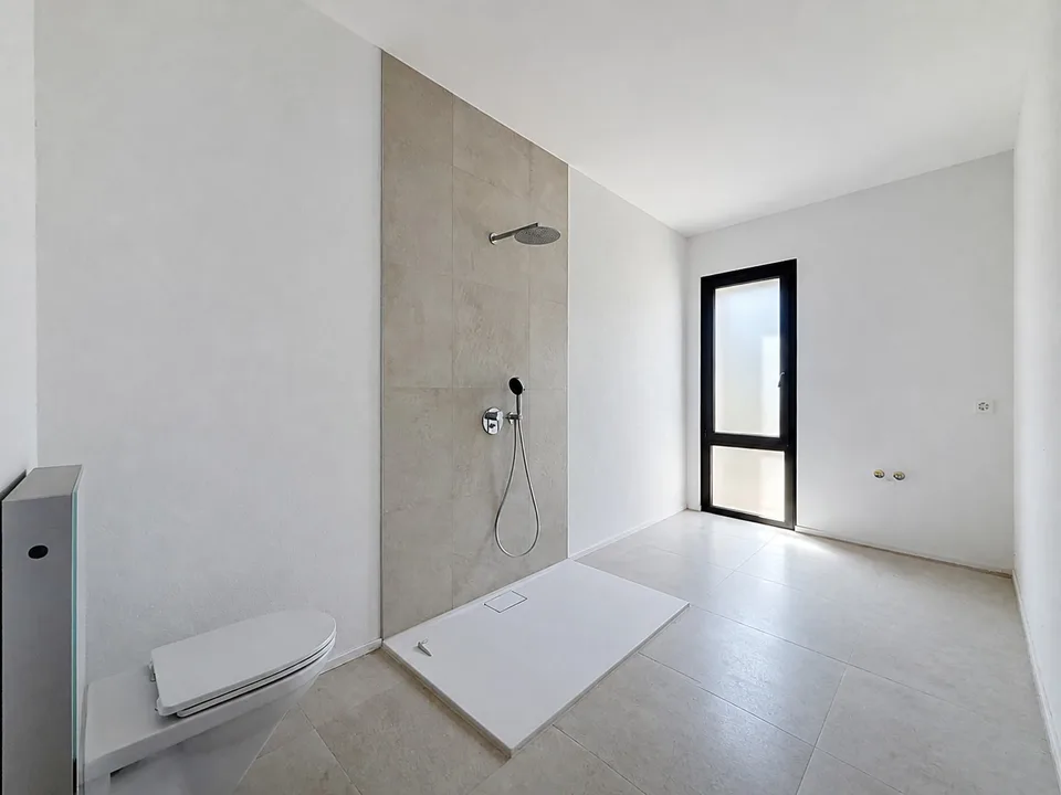 Der Raum einer Villa, die Serenität des Neuen