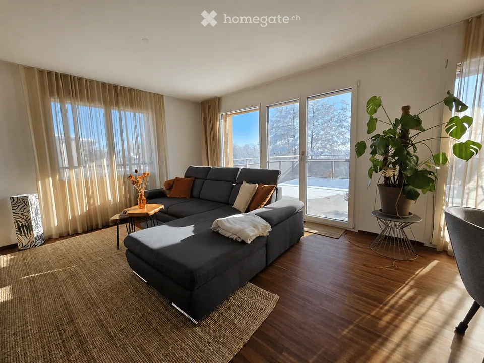 Charmante 2.5-Zimmer-Attikawohnung in Bubikon – modern, ruhig und mit herrlicher Aussicht