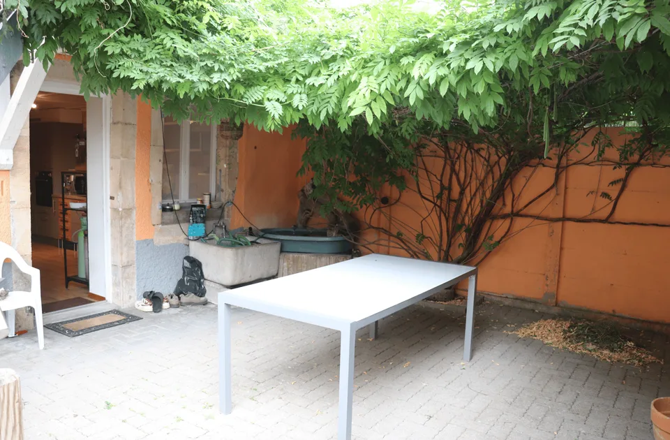 Spacious duplex of 160 m² with private garden, 200 m from Lake Neuchâtel
