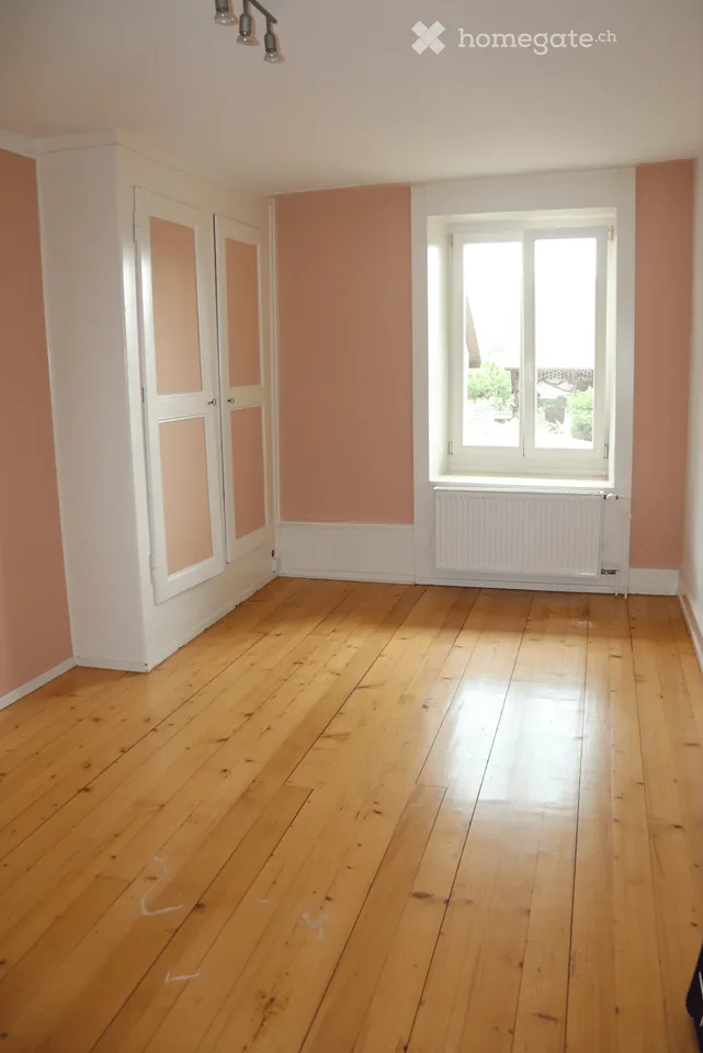 Spacious duplex of 160 m² with private garden, 200 m from Lake Neuchâtel
