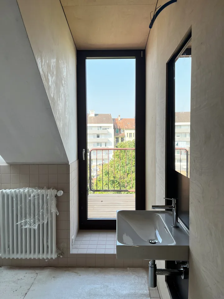 Sanierte Dachwohnung mit Balkon im St. Johann!