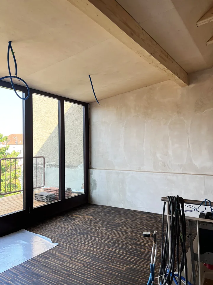 Sanierte Dachwohnung mit Balkon im St. Johann!