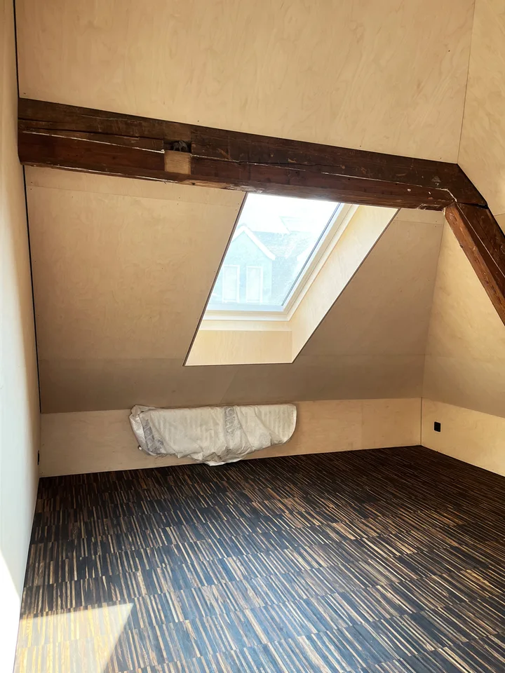 Sanierte Dachwohnung mit Balkon im St. Johann!