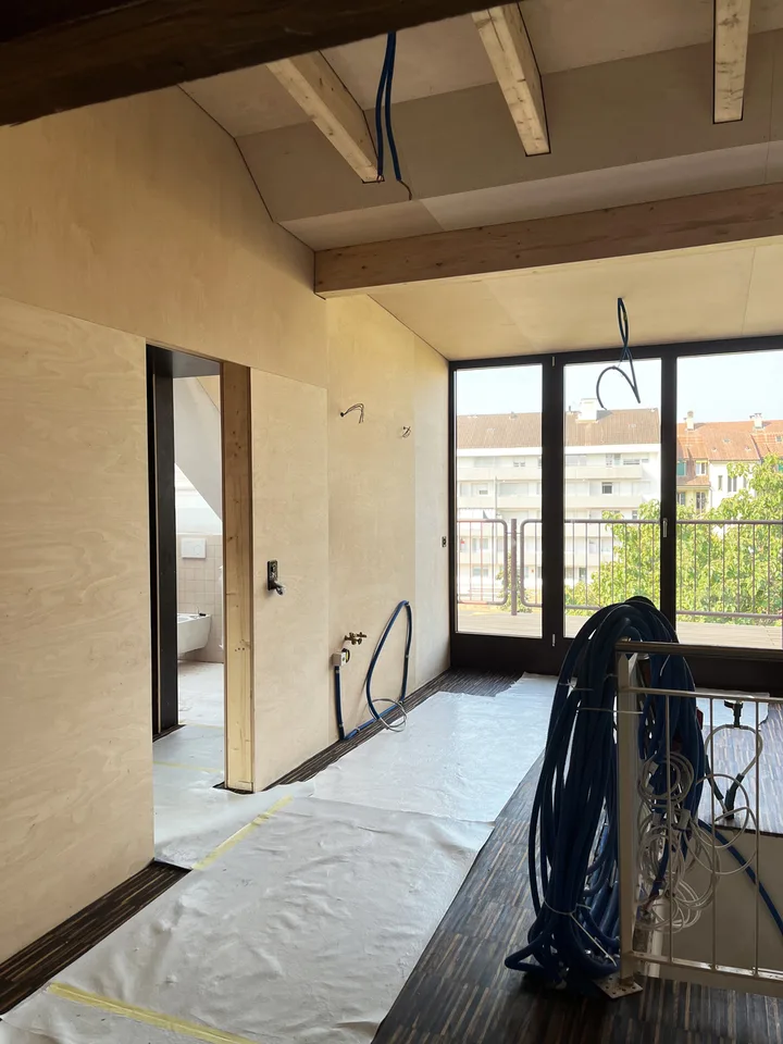 Sanierte Dachwohnung mit Balkon im St. Johann!