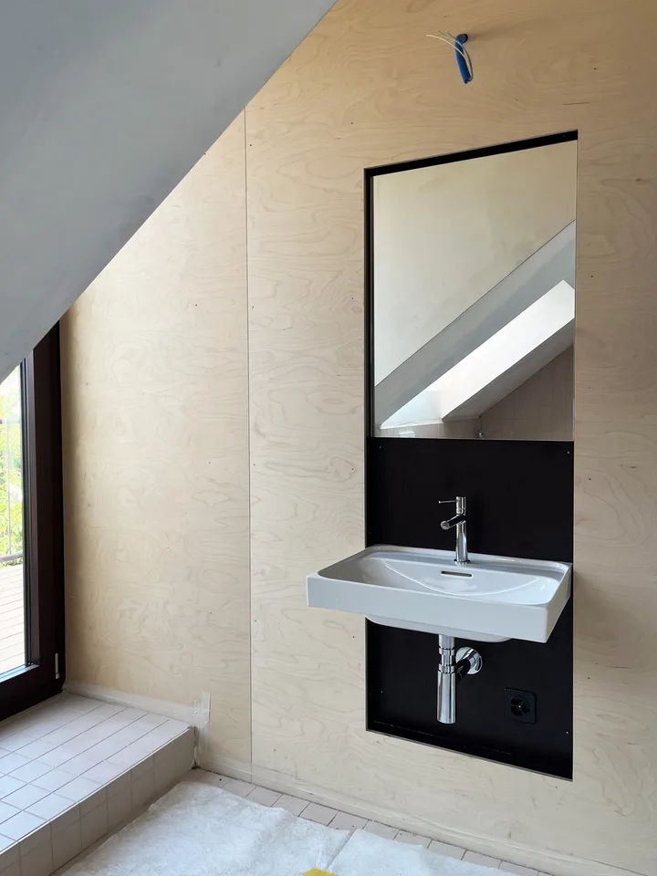 Sanierte Dachwohnung mit Balkon im St. Johann!