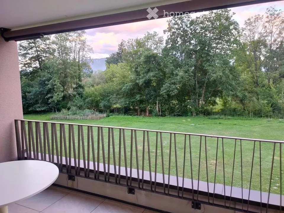 Moderne 3.5-Zimmer-Terrassenwohnung mit Blick ins Grüne in Sennwald