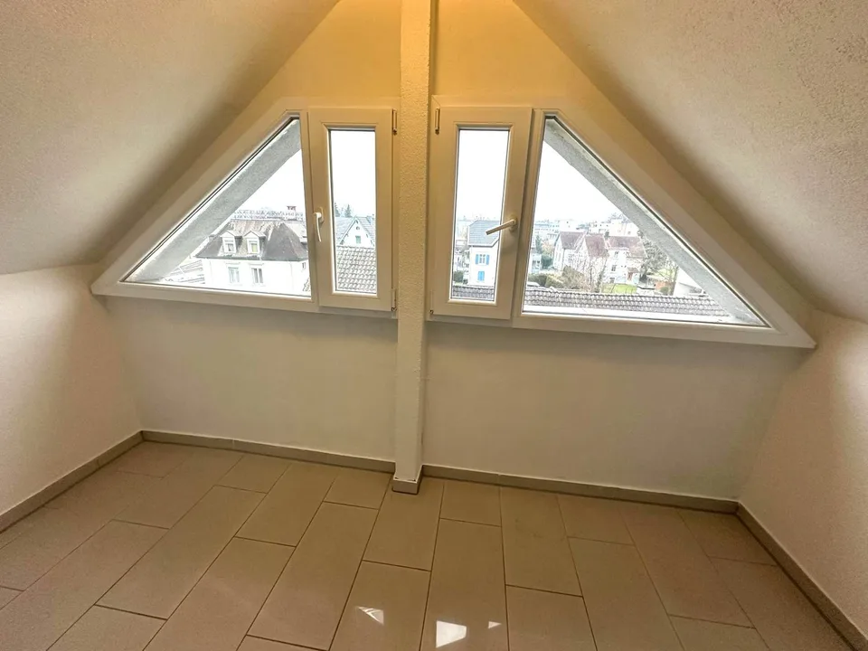 Charmante 2.5-Zimmer-Wohnung im Dachgeschoss in Romanshorn – ab Dezember 2026 verfügbar