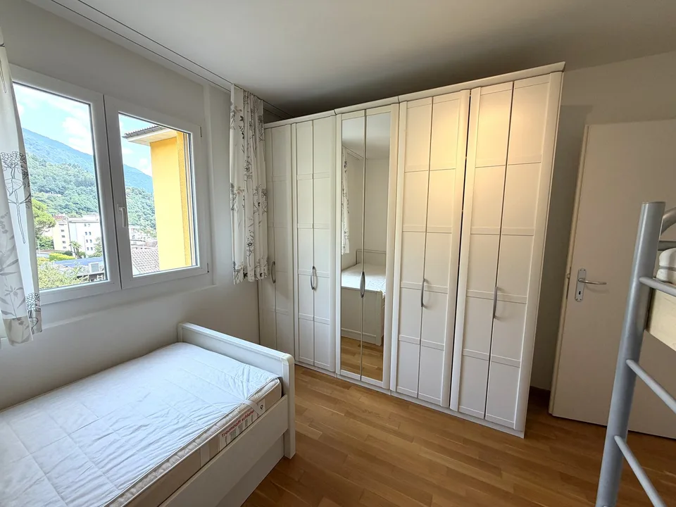 Minusio - Vendesi appartamento curato con grande balcone
