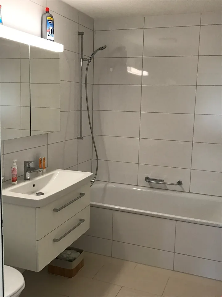 zu vermieten 4.5 Zimmerwohnung mit Gartensitzplatz