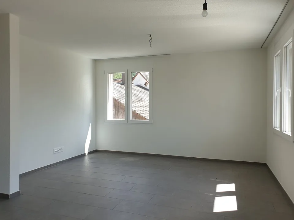 Appartamento di 4,5 locali in una posizione tranquilla e naturale cerca un subaffittuario