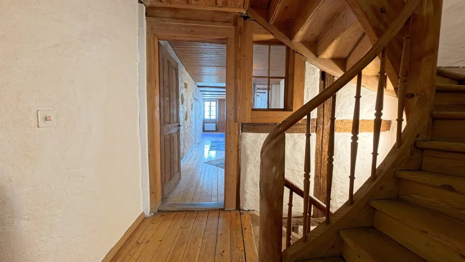 Maison de ville historique avec partie résidentielle et commerciale à Nidau