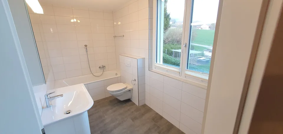 Bright 4.5-room apartment with balcony and elevator in Attiswil