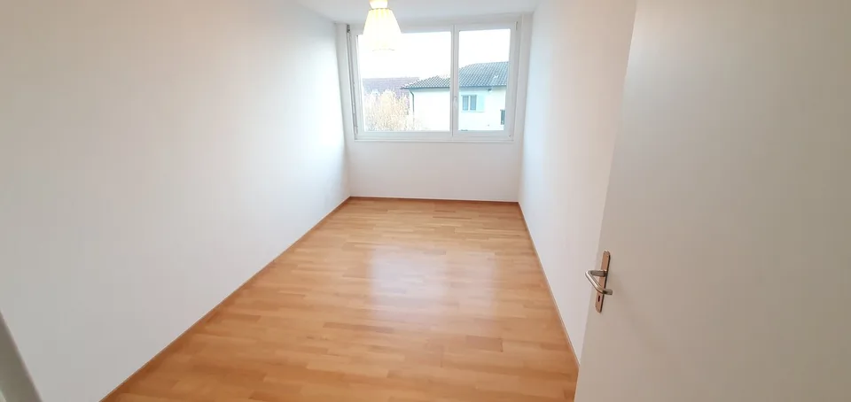 Bright 4.5-room apartment with balcony and elevator in Attiswil