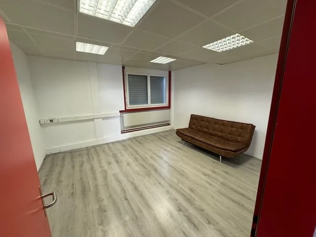 Espace commercial/au détail à Industrie Nord 15 à Sins
