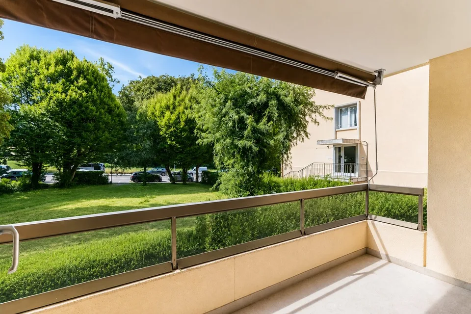 A bright apartment offering great potential