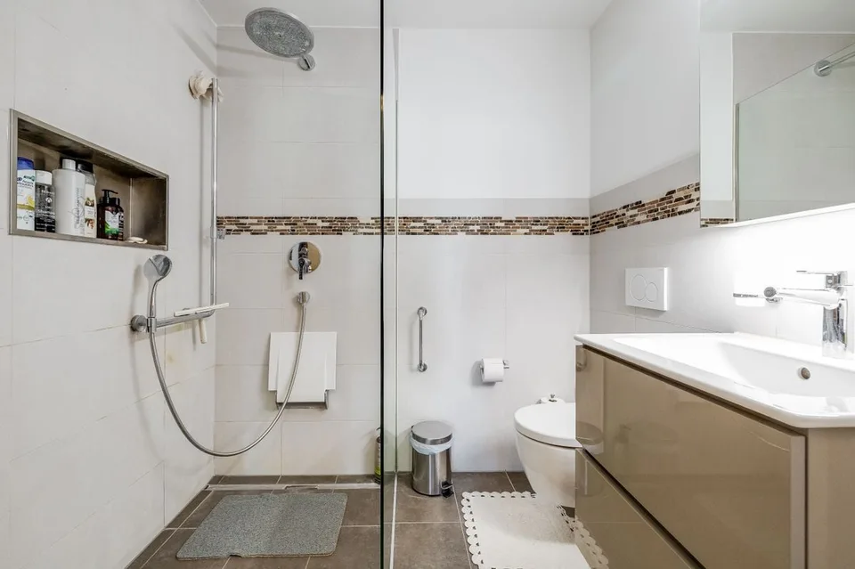 Geräumige und helle 5.5-Zimmer Wohnung mit Weitblick