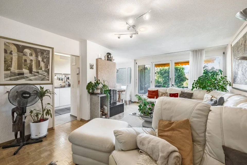 Geräumige und helle 5.5-Zimmer Wohnung mit Weitblick