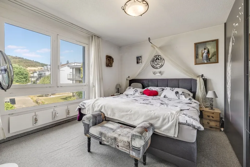 Geräumige und helle 5.5-Zimmer Wohnung mit Weitblick
