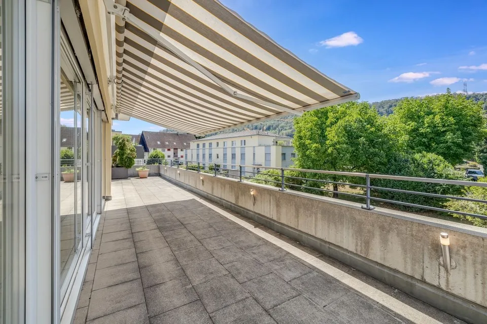Appartement en attique lumineux avec vue et grande terrasse