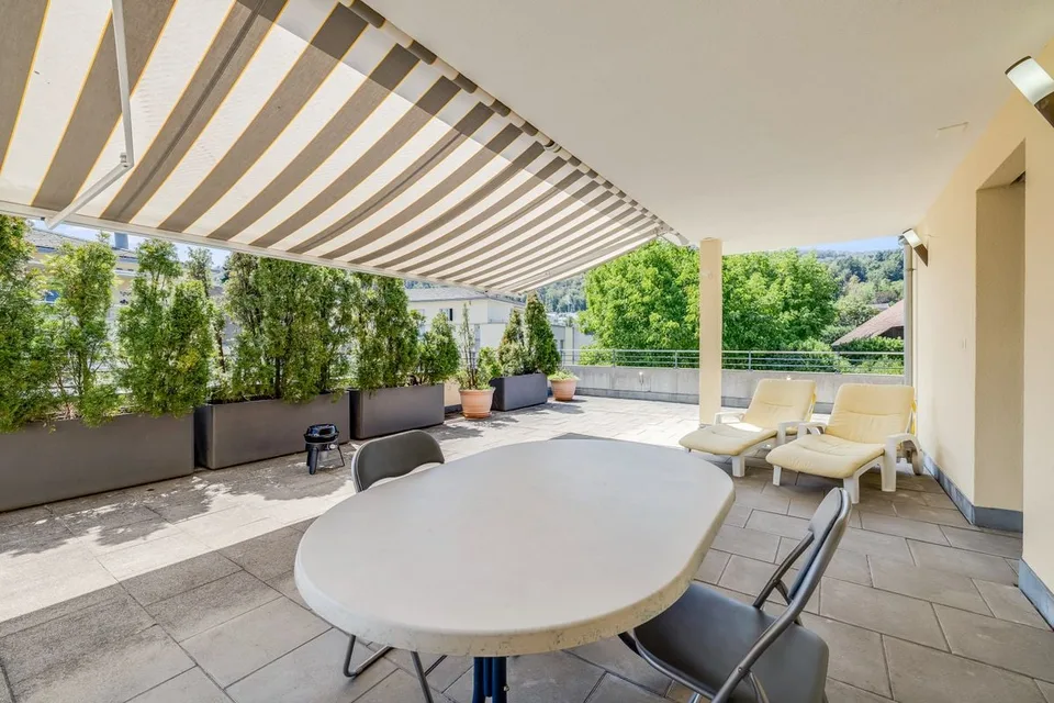 Appartement en attique lumineux avec vue et grande terrasse