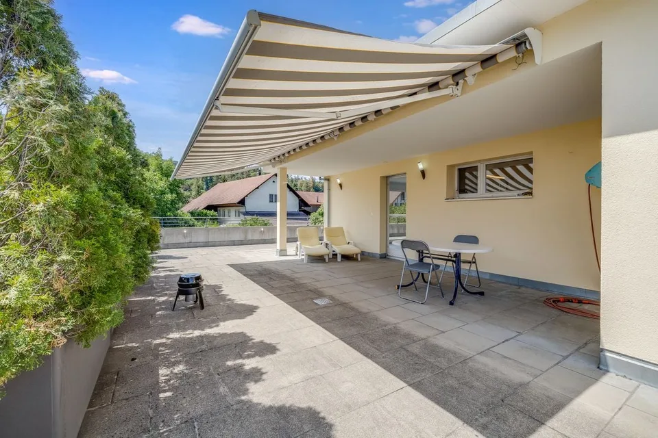 Appartement en attique lumineux avec vue et grande terrasse