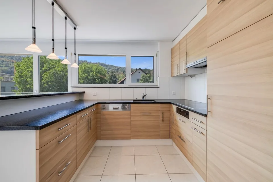 Appartement en attique lumineux avec vue et grande terrasse