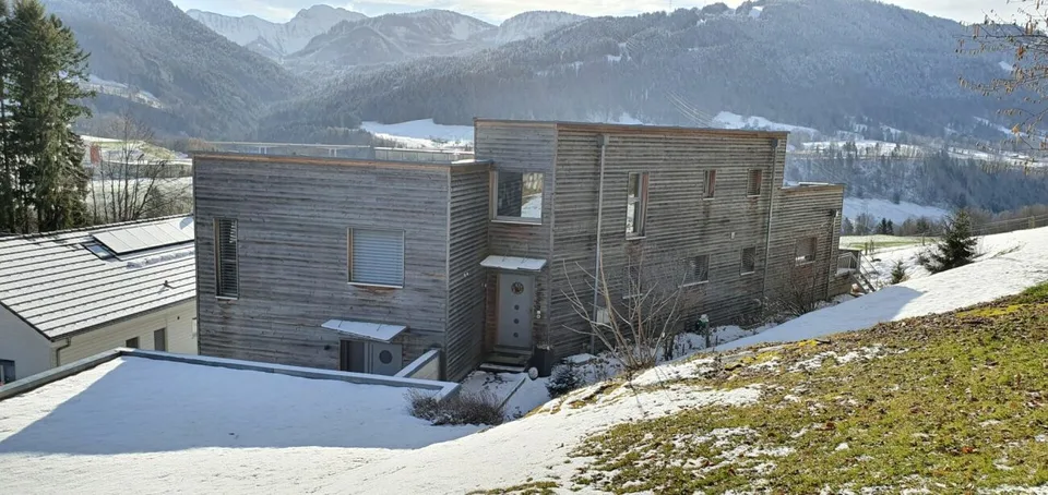 Beautiful architect's house for sale in Châtel-St-Denis with panoramic view