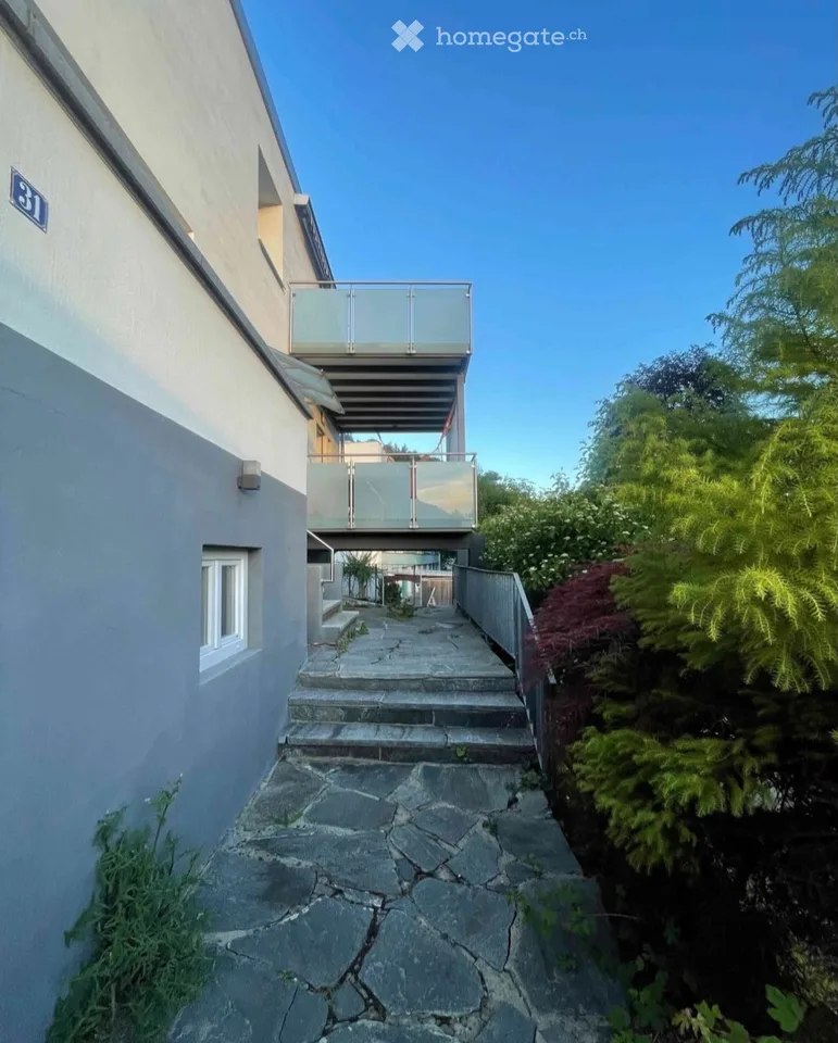 Appartement confortable 3 pièces avec balcon et belle vue à Liestal