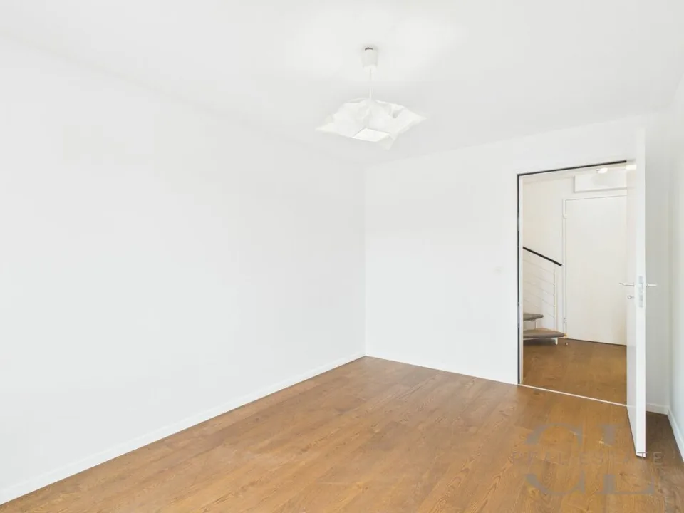Attractive 4.5-room row house with garage