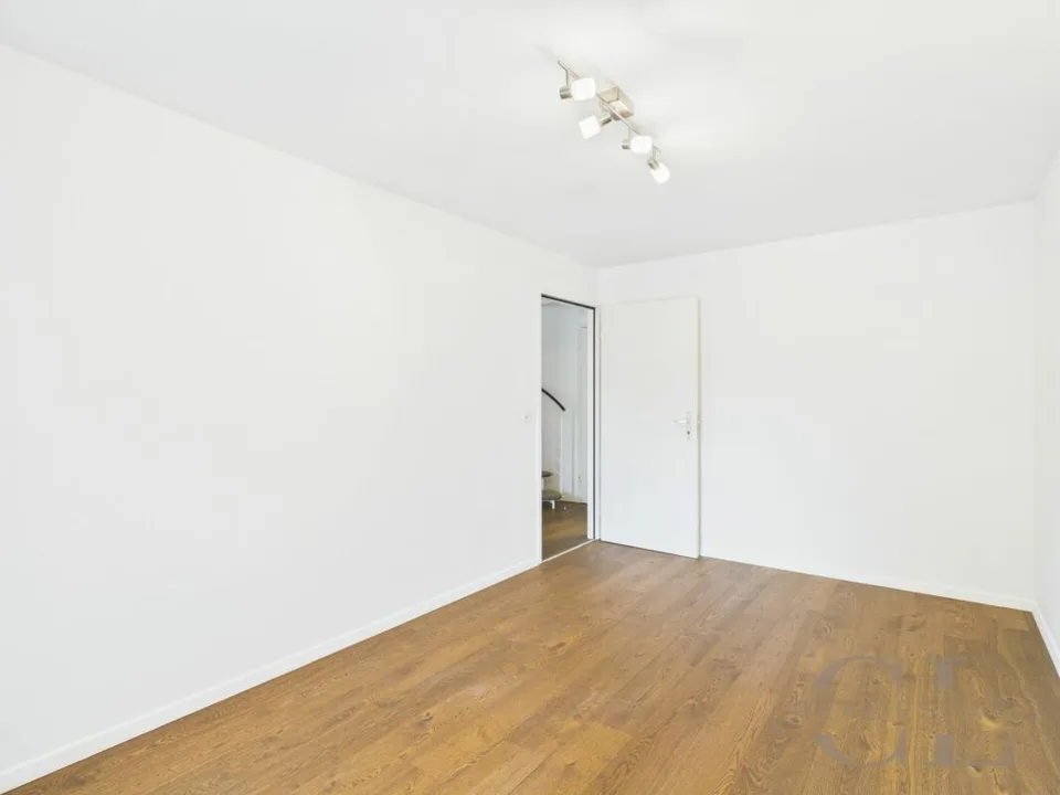 Attractive 4.5-room row house with garage