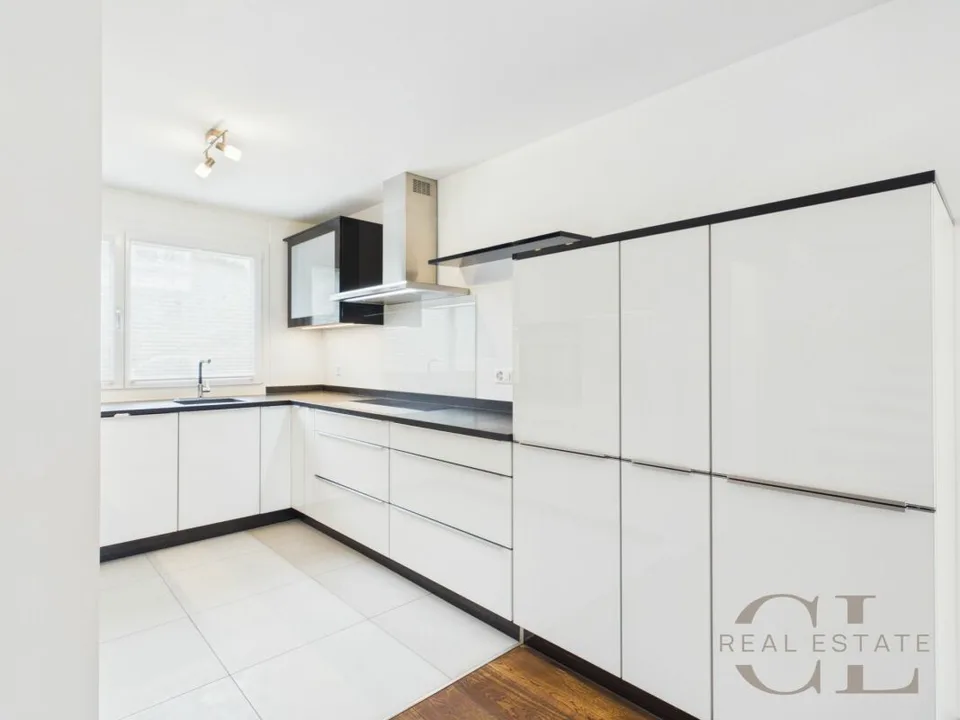 Attractive 4.5-room row house with garage