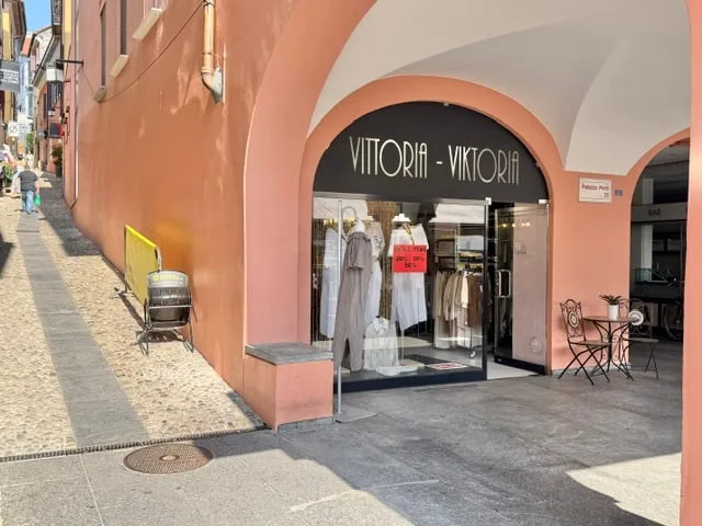 Zu vermieten in Locarno (Piazza Grande) - Geschäft auf zwei Ebenen mit Schaufenster
