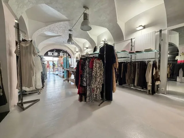Zu vermieten in Locarno (Piazza Grande) - Geschäft auf zwei Ebenen mit Schaufenster