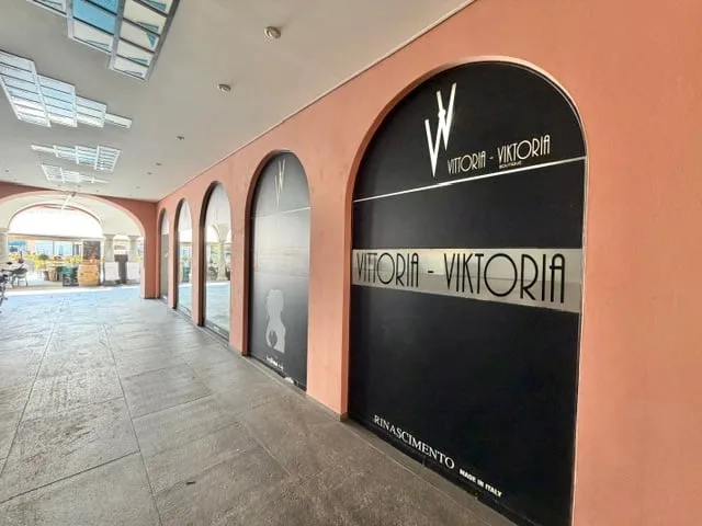 Zu vermieten in Locarno (Piazza Grande) - Geschäft auf zwei Ebenen mit Schaufenster