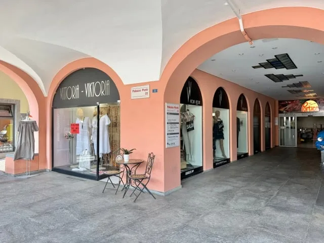 Zu vermieten in Locarno (Piazza Grande) - Geschäft auf zwei Ebenen mit Schaufenster
