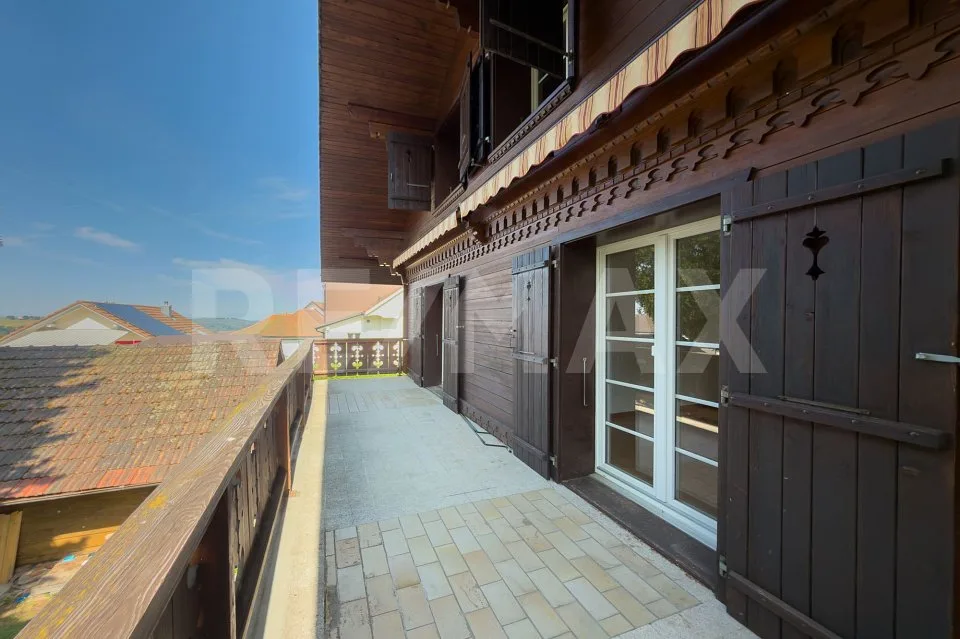 Magnifique grand chalet offrant un grand potentiel au cur de Giffers